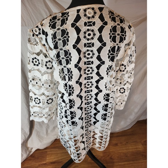 Grace Chuang New York White& Black Open Eyelet Duster - Picture 5 of 6